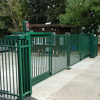 bifold speed gate