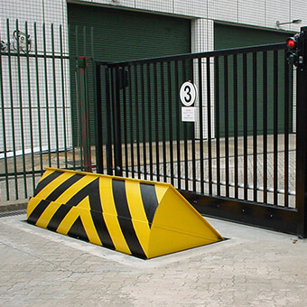 CRASH ROAD BLOCKER