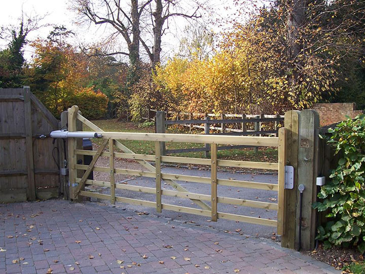 Automated gate maintenance