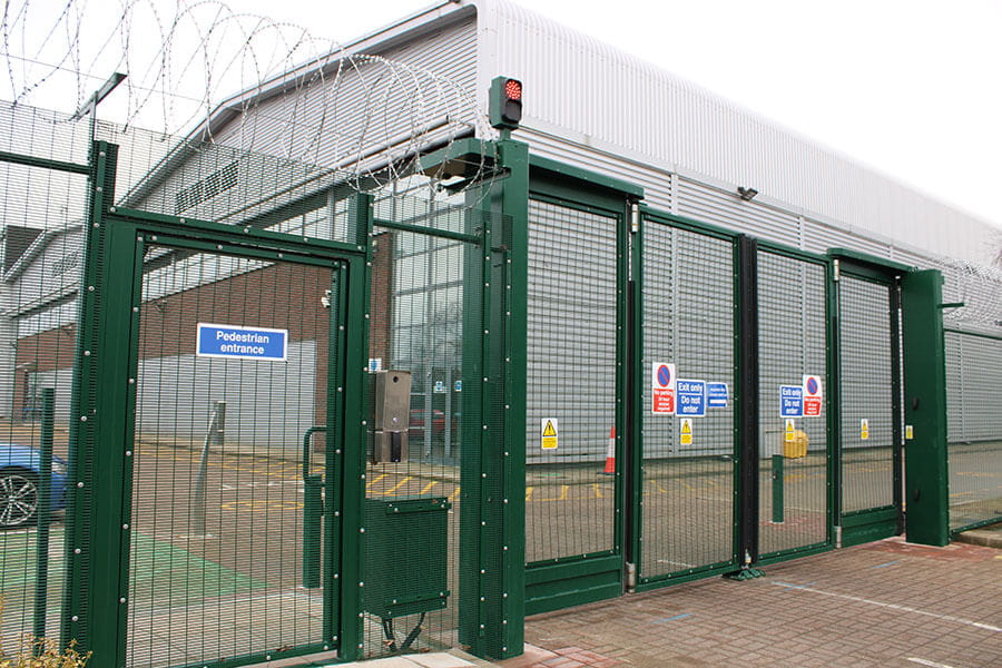 electric bi-folding gate