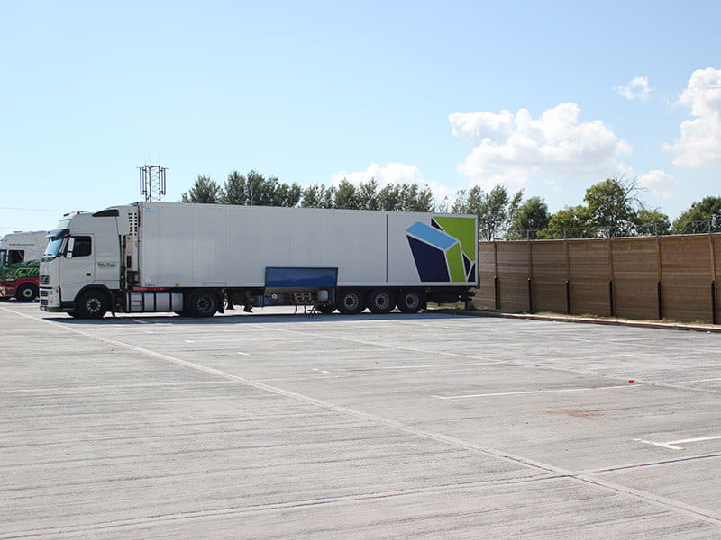 Acoustic fencing at lorry stop