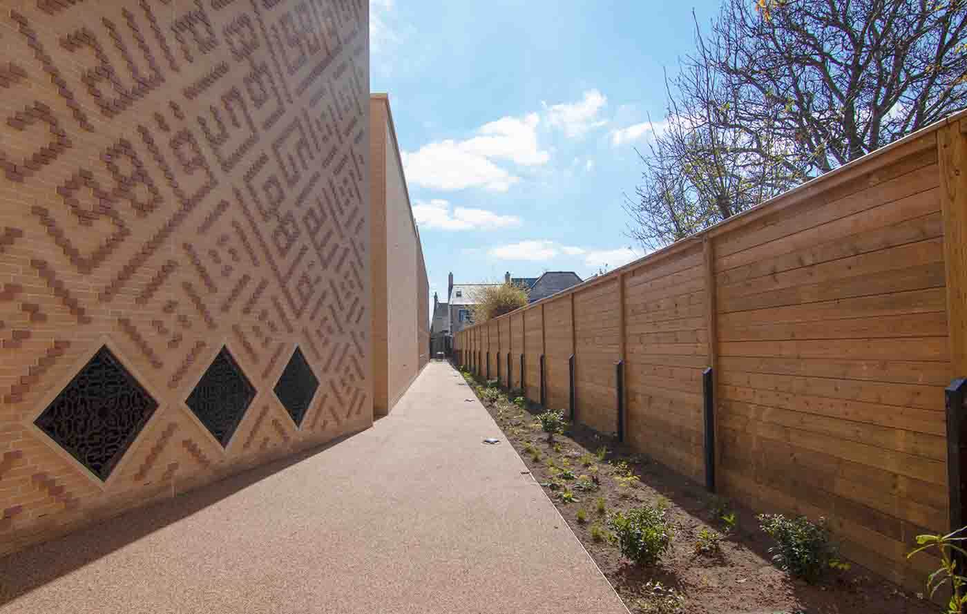 Acoustic fencing
