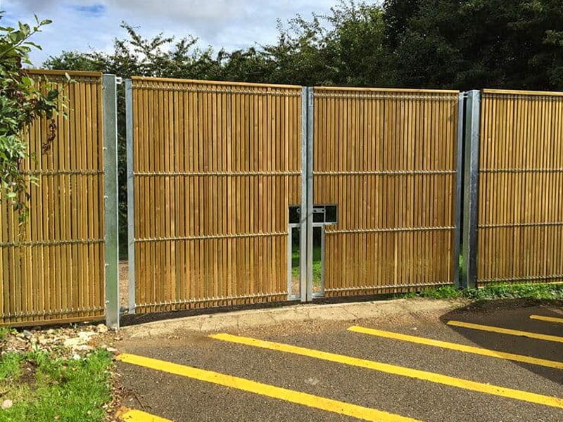 zoo fencing gate