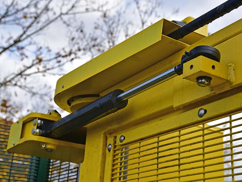 Steel mesh gate gate automation