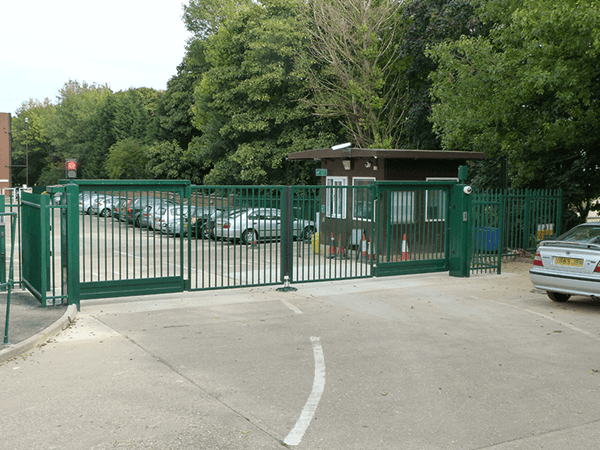 Bi-Fold Gates