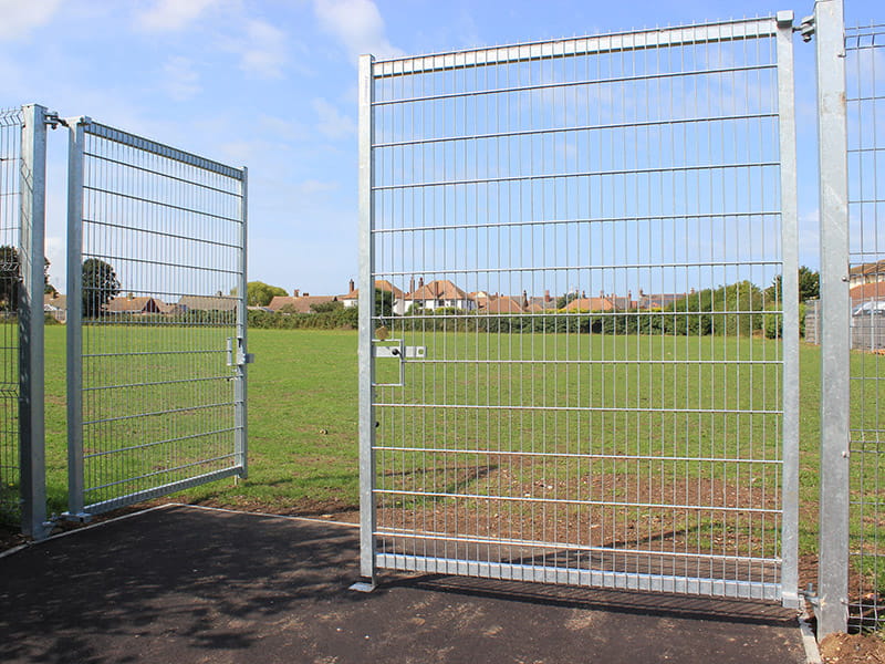 Mesh swing gates