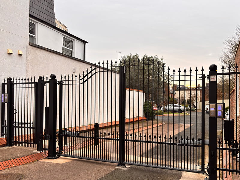 Automated metal driveway gate