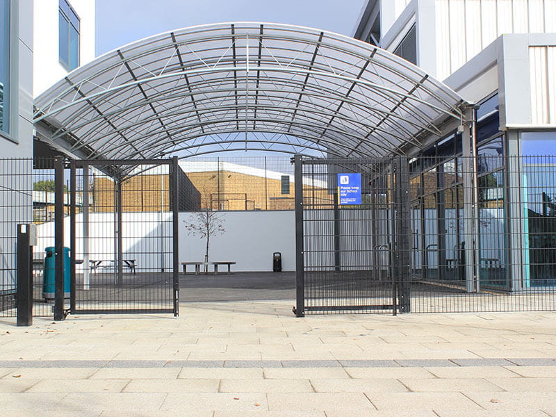 Double leaf mesh swing gates