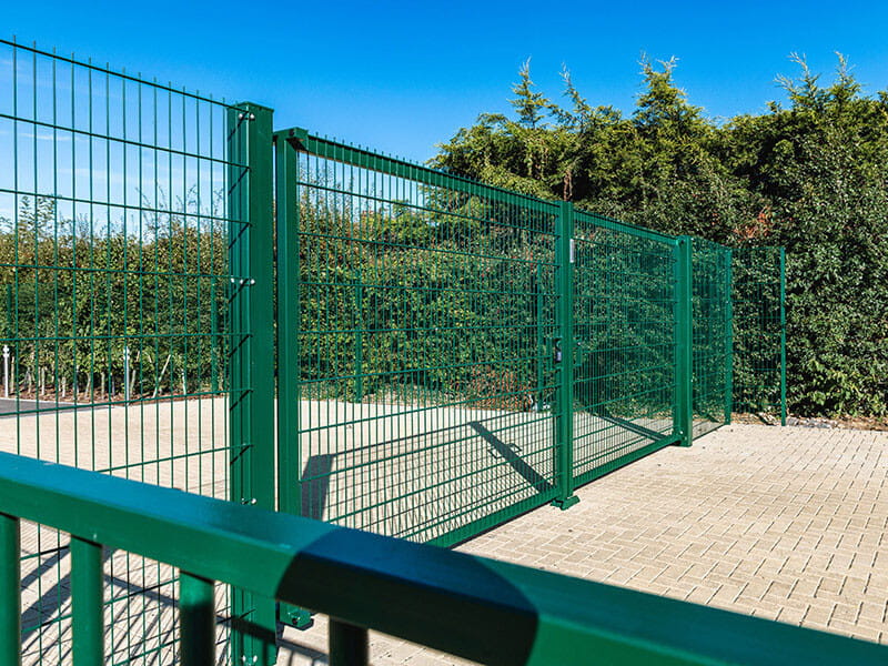 Double leaf swing gates