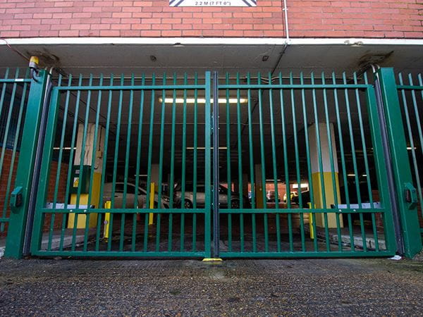 Vertical Bar Gate