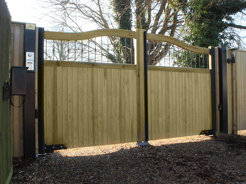 Railing topper gate
