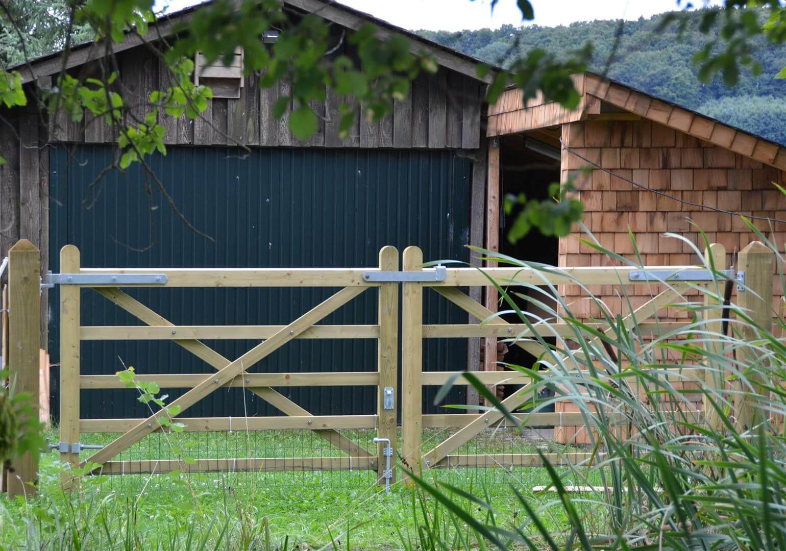 double timber uni gate