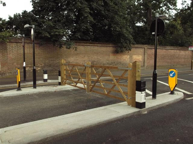 Timber Uni Gates