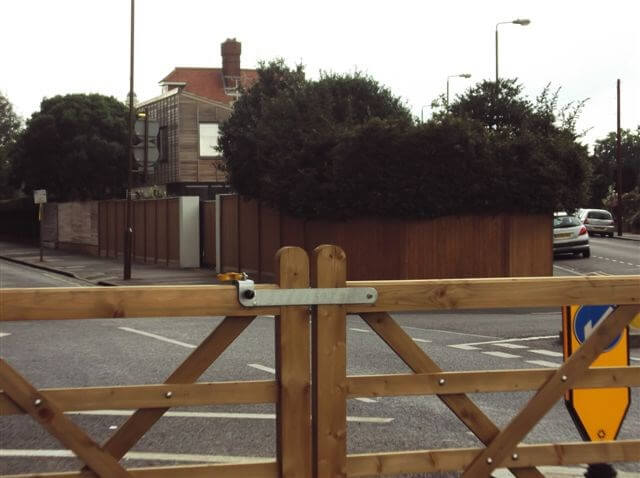 Uni gate