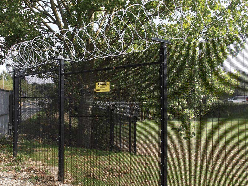 High-Security-Fencing-with-Concertina-Barbed-Wire-Topping