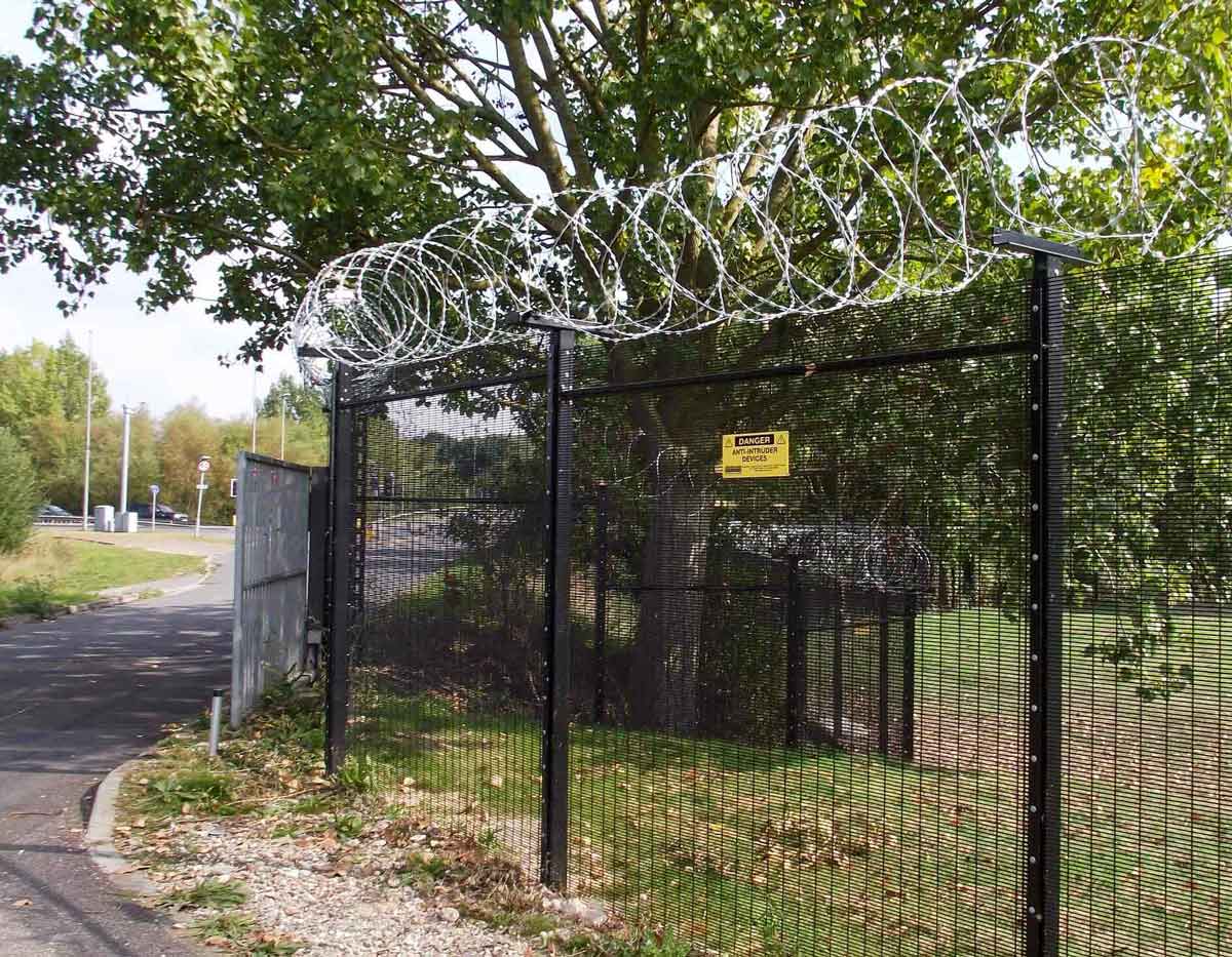 Trident Securi Mesh with concertina barbed wire