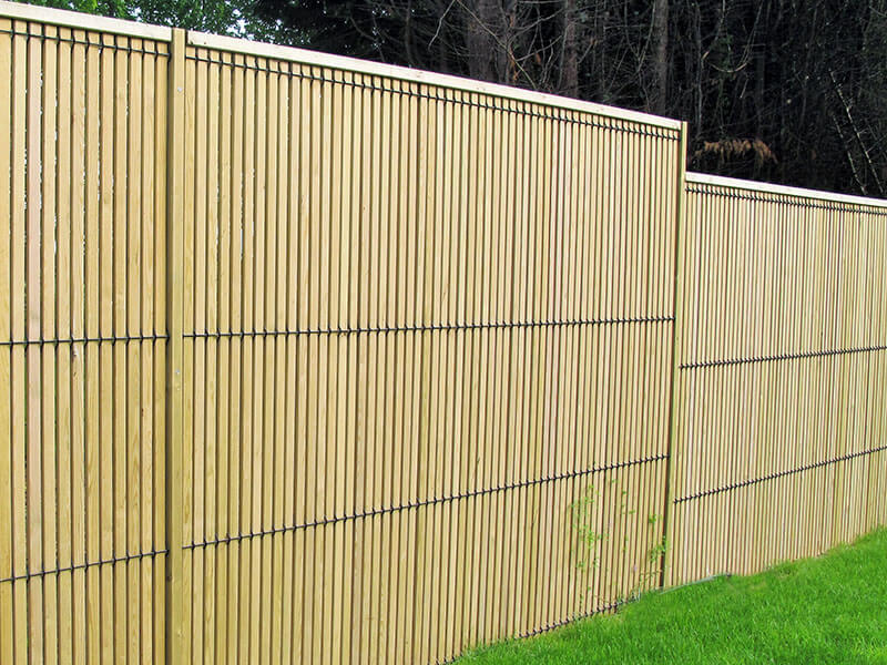 Mesh fencing with timber slats