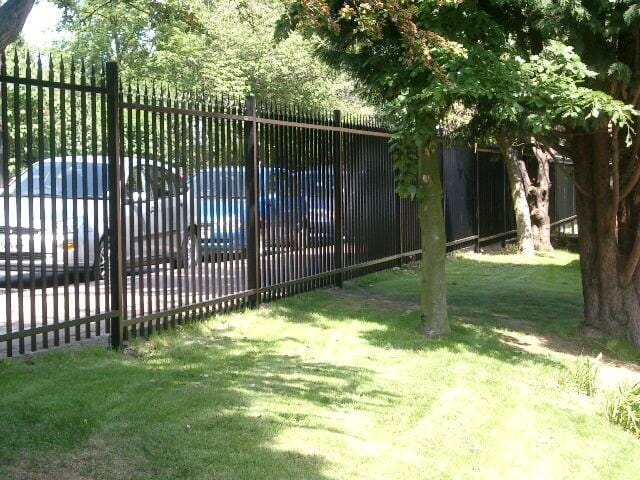 Barbican with finials SR1 fence