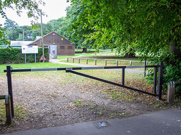swing-barrier
