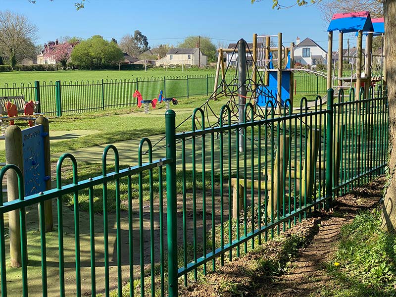anti trap bow top playground fencing