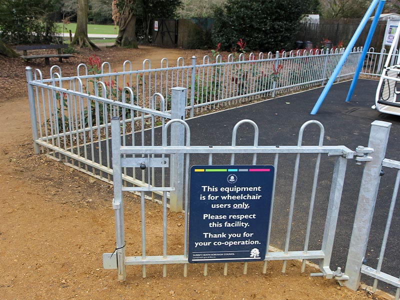 anti-trap-bow-top-gate-installation