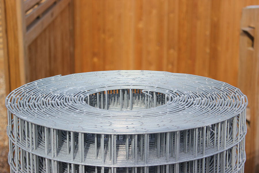 Welded mesh roll