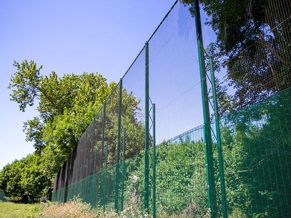 Ball stop fence