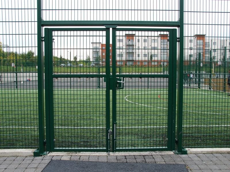 Rebound welded mesh double leaf gate with key lock