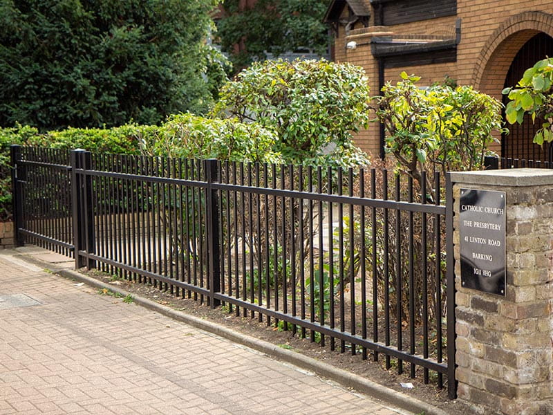 Barbican-Imperial-Vertical-Bar-Fence-Panels-and-Gate