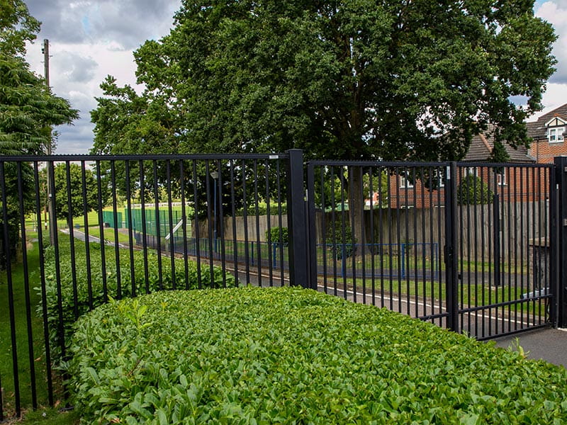 Sentry-Vertical-Bar-Fence-with-Gate
