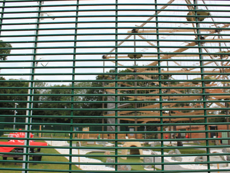 Rigid mesh fencing