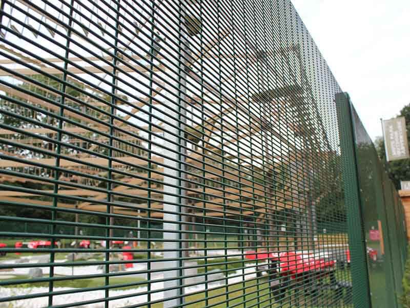 Welded mesh panels