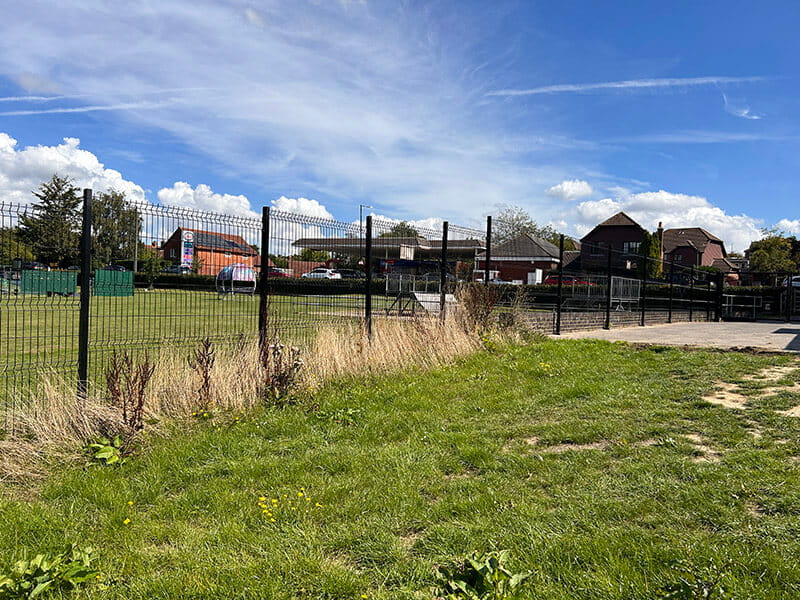 V mesh fencing