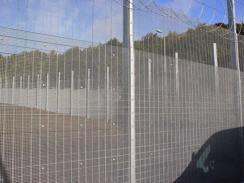 Double layer mesh fencing