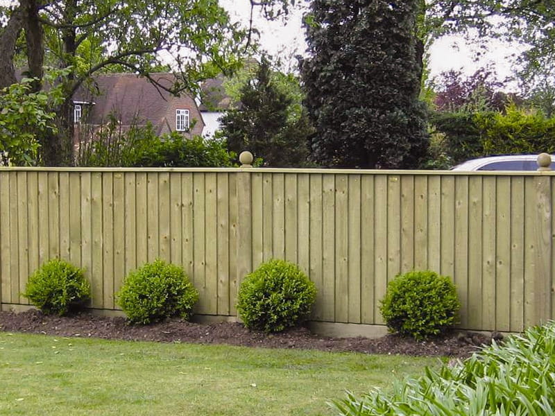 featherboard fence panels with post caps