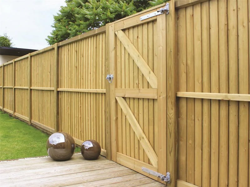 featherbpard fence panels and gate