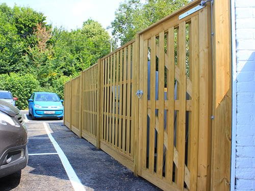 Hit-and-Miss-Timber-Commercial-Fencing
