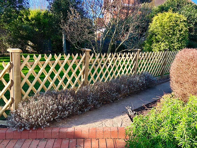 Criss cross fence panel