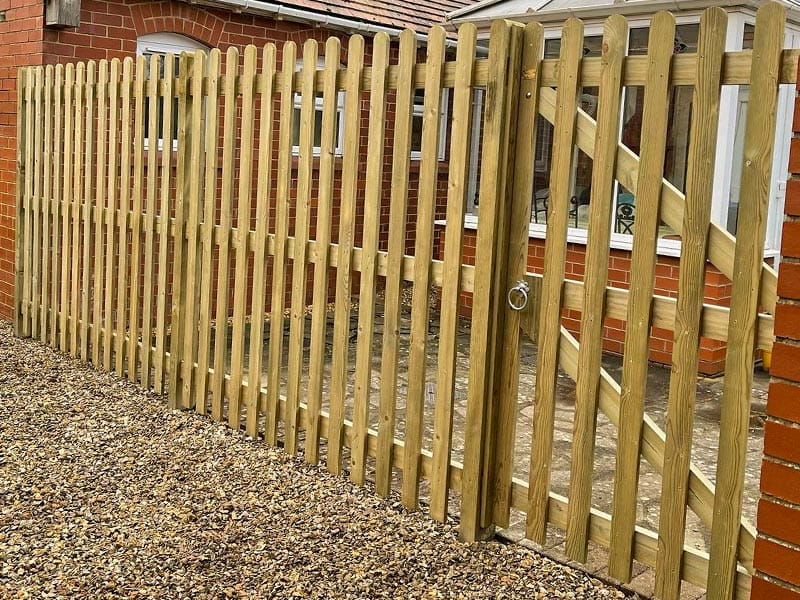 palisade fencing height