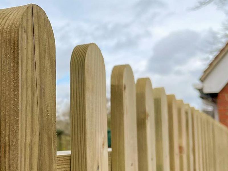 timber palisade fencing
