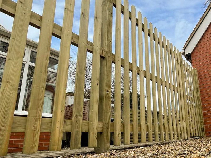wooden palisade fencing uk