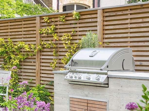 venetian hit and miss outdoor kitchen