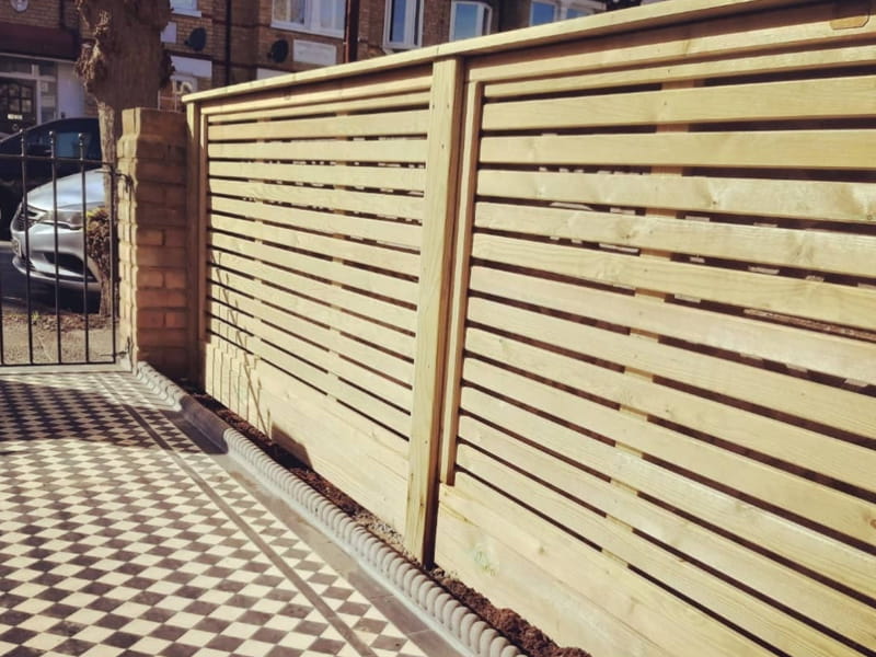 slatted-driveway-fencing