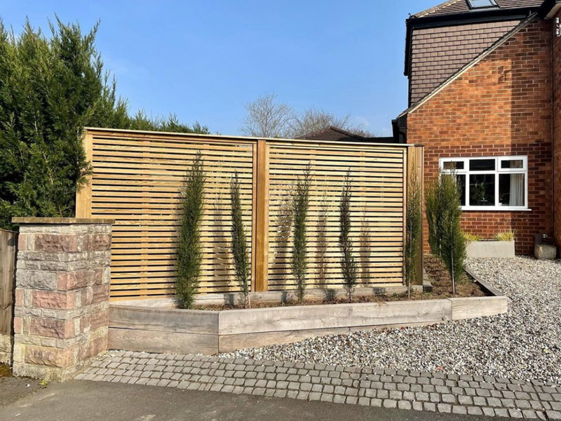 venetian-slatted-driveway-fencing