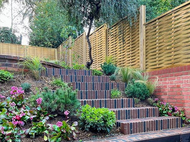 inter-woven-fencing-panel-designer-garden